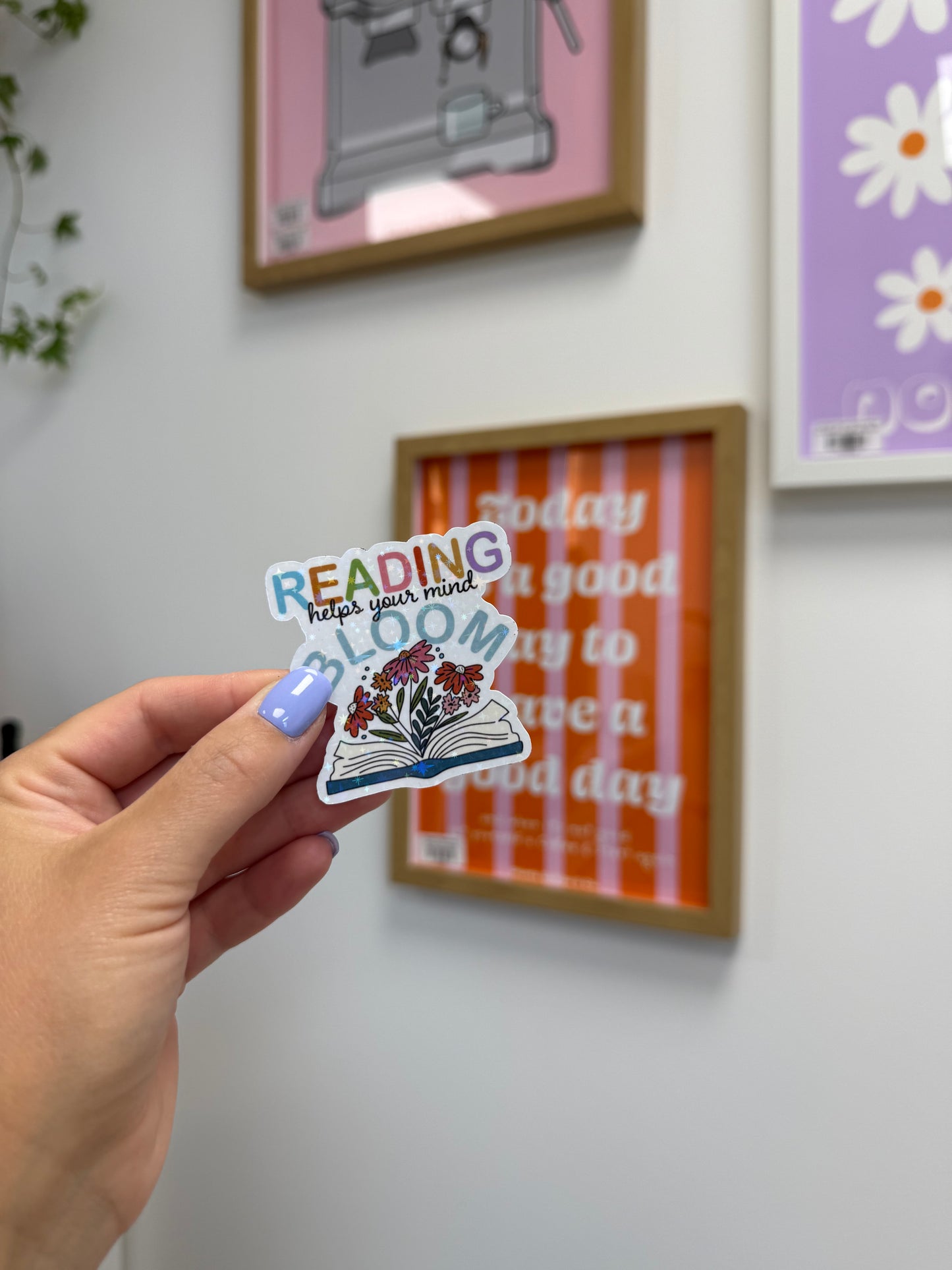 Sticker "Reading helps your mind bloom"