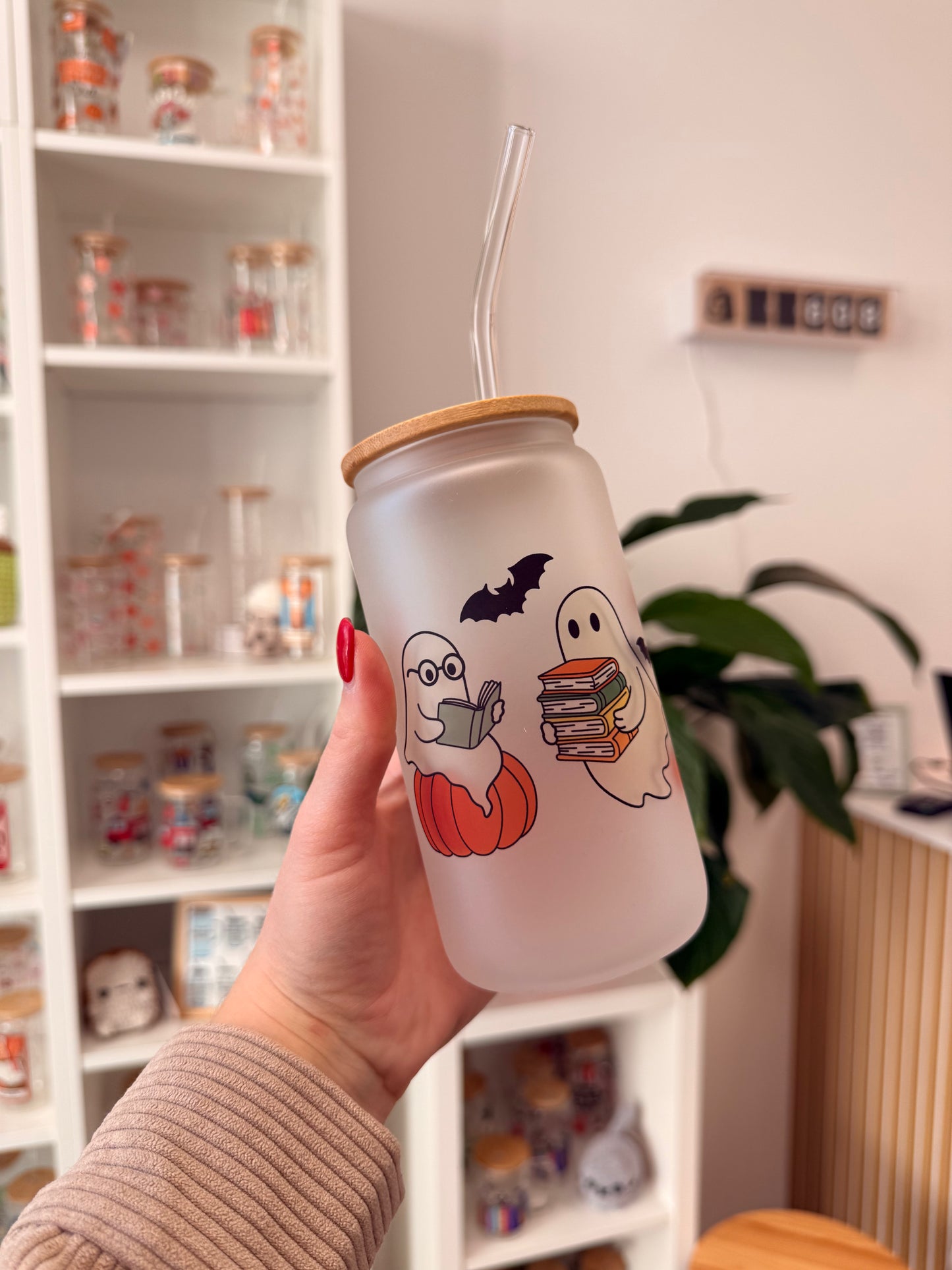 Glass Cup "Bookish Ghosts“ milchig 16oz