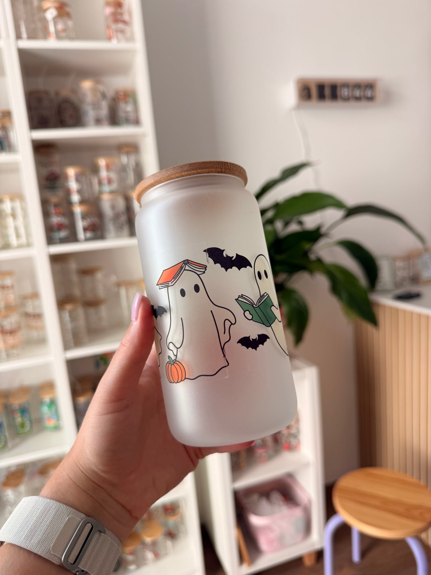 B-Ware* Glass Cup "Bookish Ghost“ milchig 16oz