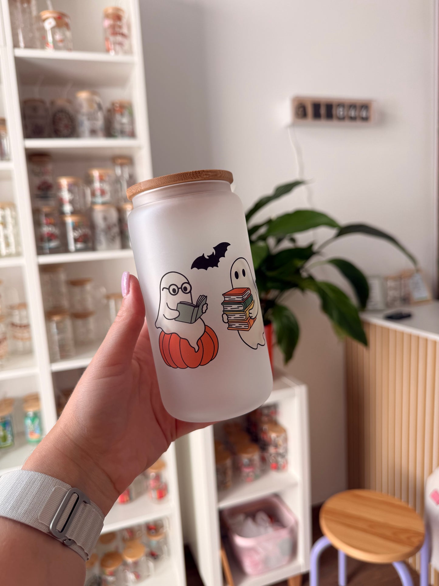 B-Ware* Glass Cup "Bookish Ghost“ milchig 16oz