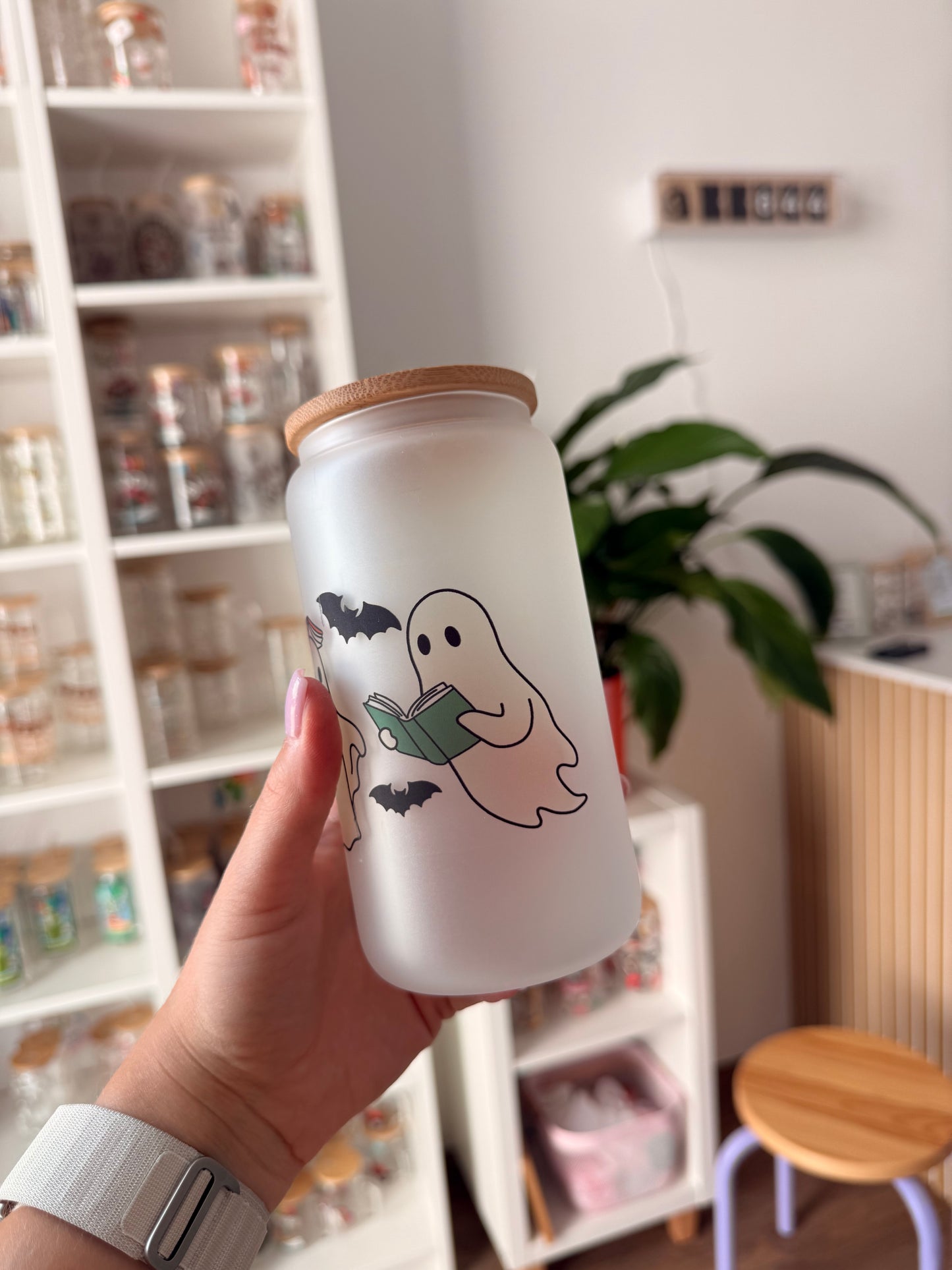 B-Ware* Glass Cup "Bookish Ghost“ milchig 16oz