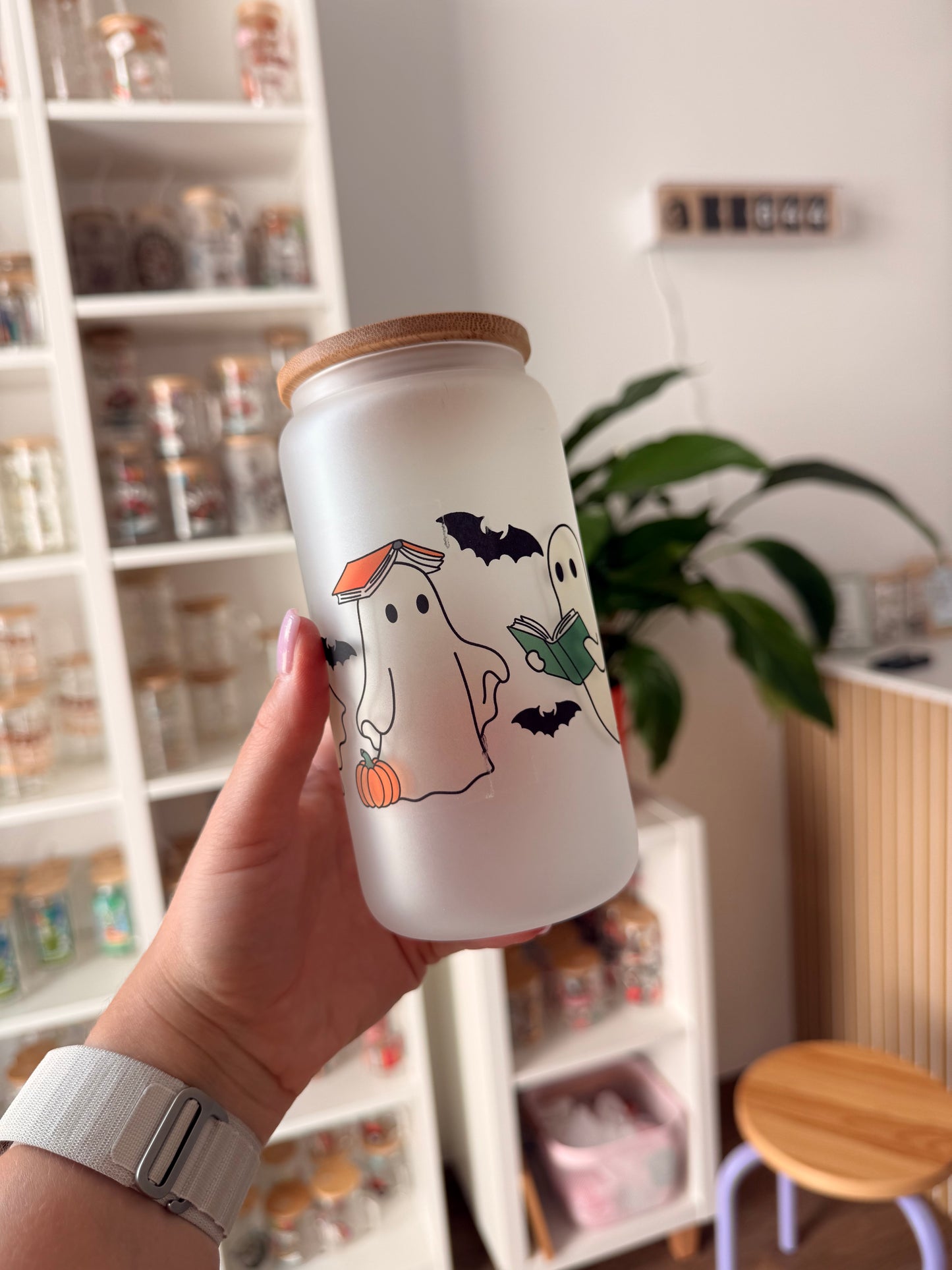 B-Ware* Glass Cup "Bookish Ghost“ milchig 16oz