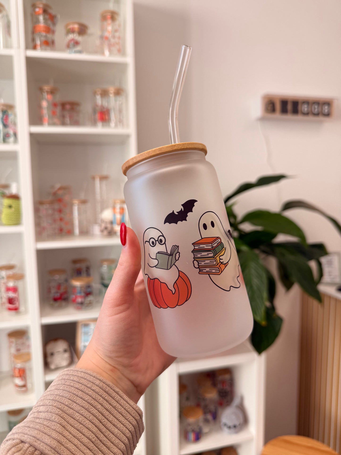 Glass Cup "Bookish Ghosts“ milchig 16oz