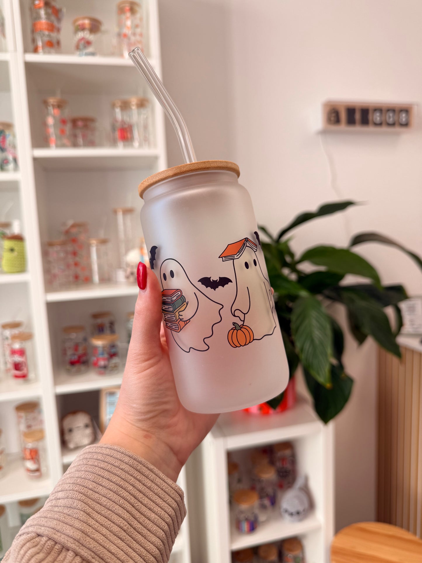 Glass Cup "Bookish Ghosts“ milchig 16oz