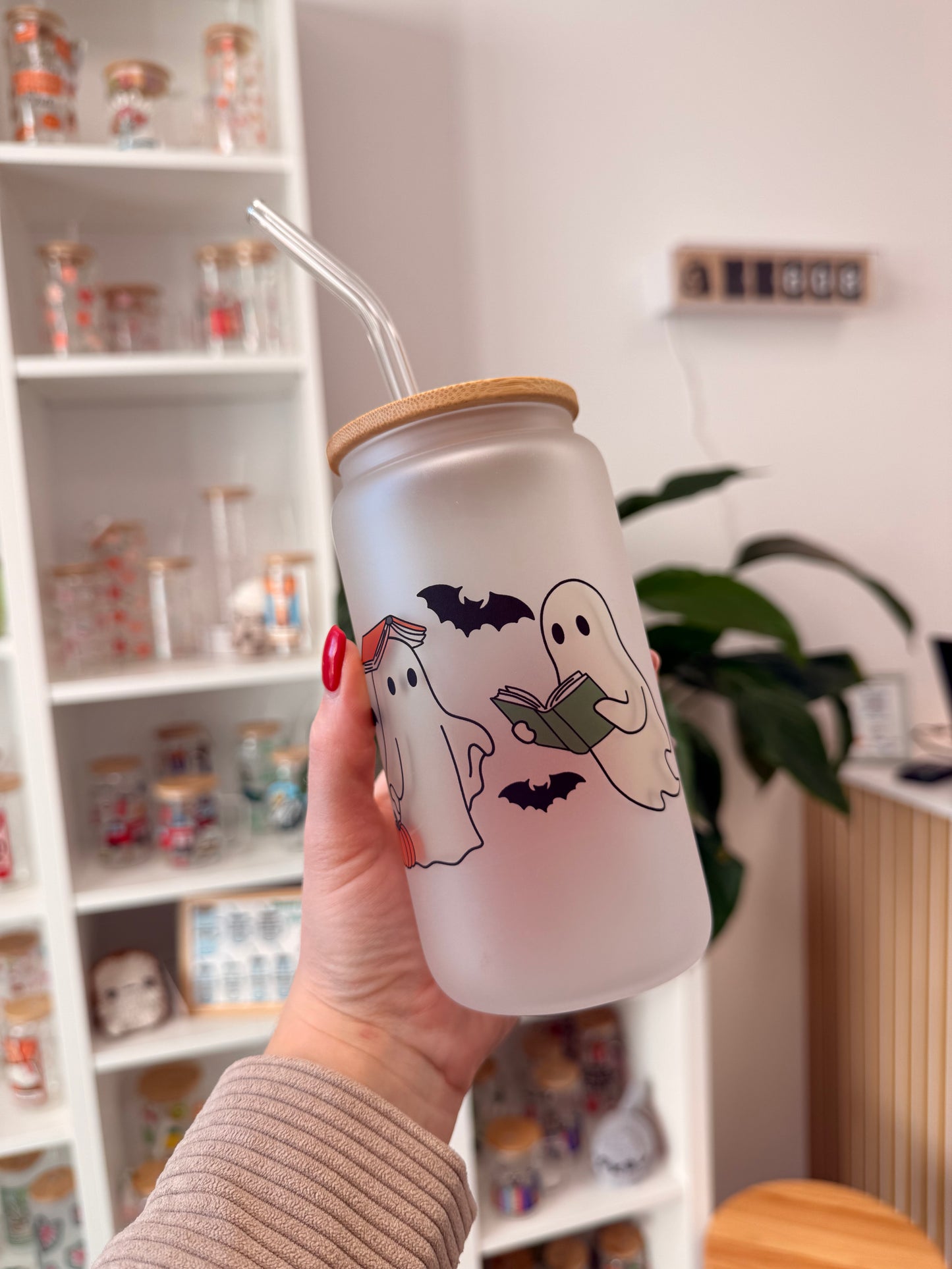 Glass Cup "Bookish Ghosts“ milchig 16oz