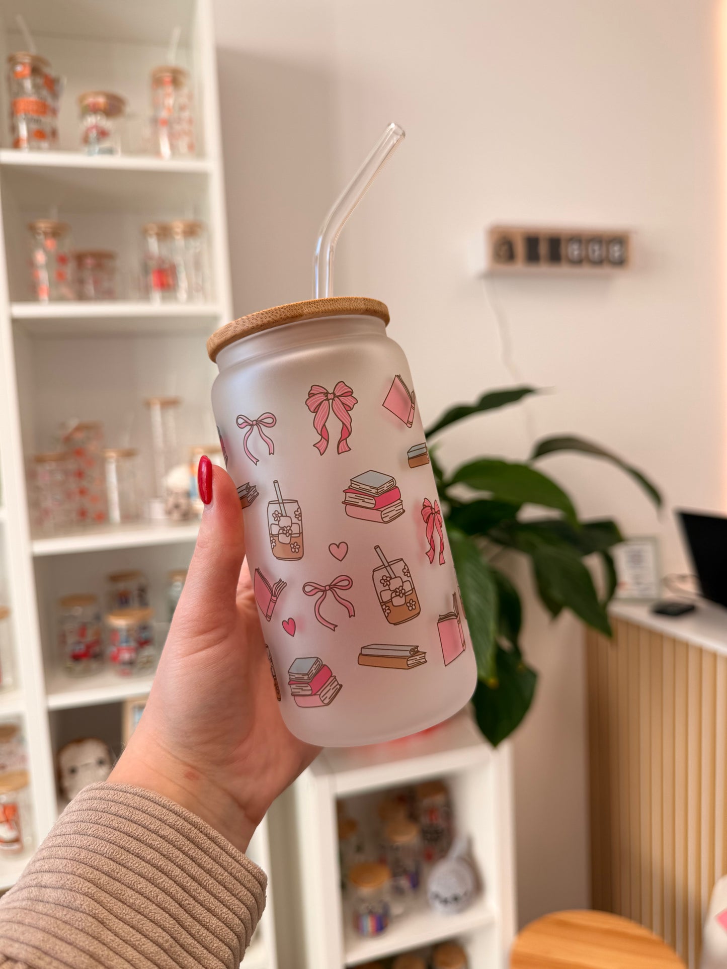 Glass Cup "Girly Bookish“ milchig 16oz