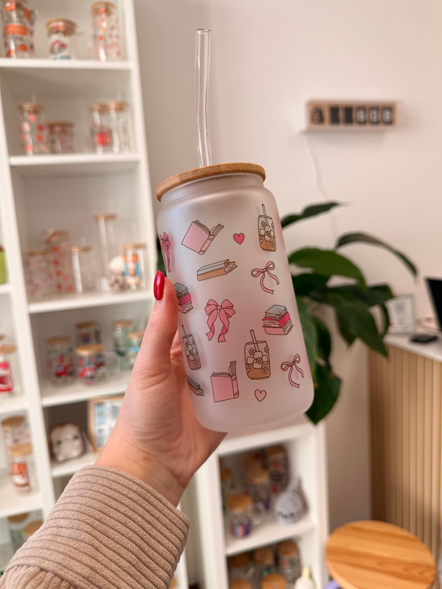 Glass Cup "Girly Bookish“ milchig 16oz