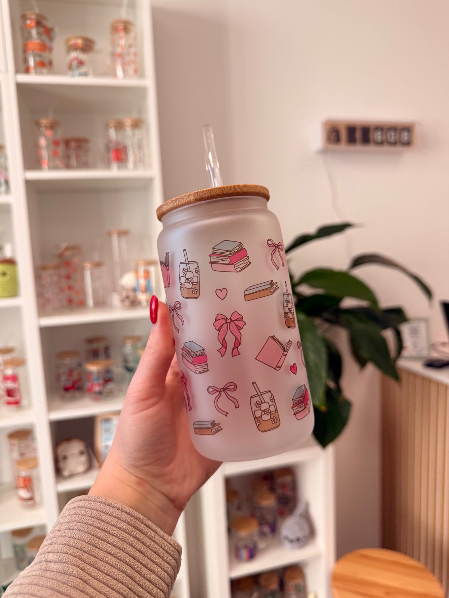 Glass Cup "Girly Bookish“ milchig 16oz